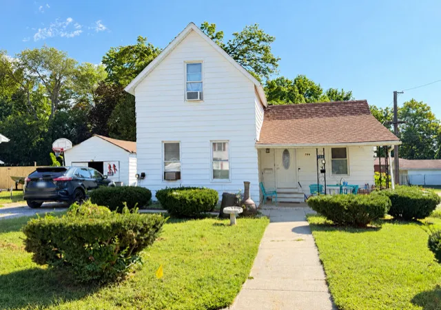 Photo 1 of Single family home for sale at 784 S Locust St, Pontiac, IL 61764 | MLS# 12759820 | Listing updated on 2026-10-05