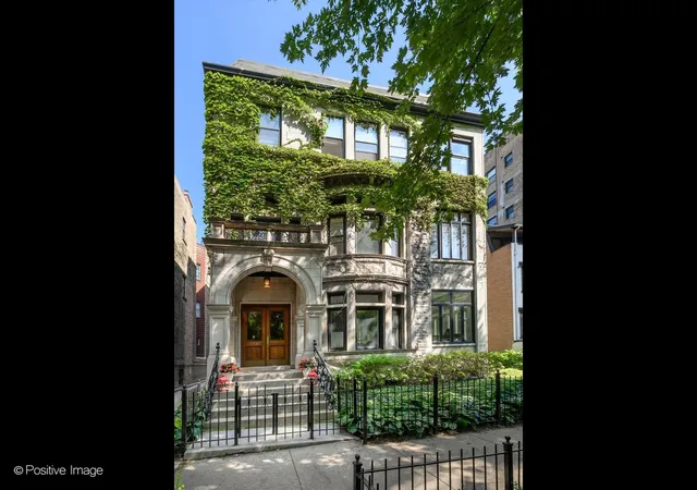Photo 1 of Condo for sale at 556 W Arlington Pl #3, Chicago, IL 60614 | MLS# 12759821 | Listing updated on 2026-09-27