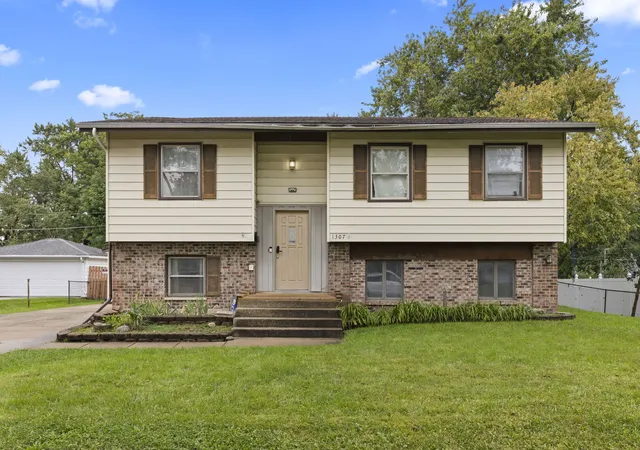 Photo 1 of Single family home for sale at 1307 Edgerton Dr, Joliet, IL 60435 | MLS# 12759826 | Listing updated on 2026-10-07