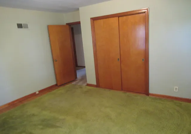 Photo 4 of Single family home for sale at 3004 E Laraway Rd, Joliet, IL 60433 | MLS# 12759838 | Listing updated on 2026-09-23