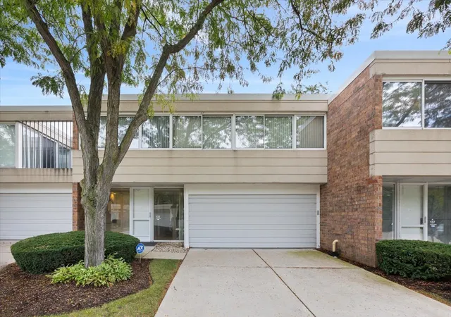 Townhouse for sale at 133 Avon Rd, Northbrook, IL 60062 | MLS# 12759843