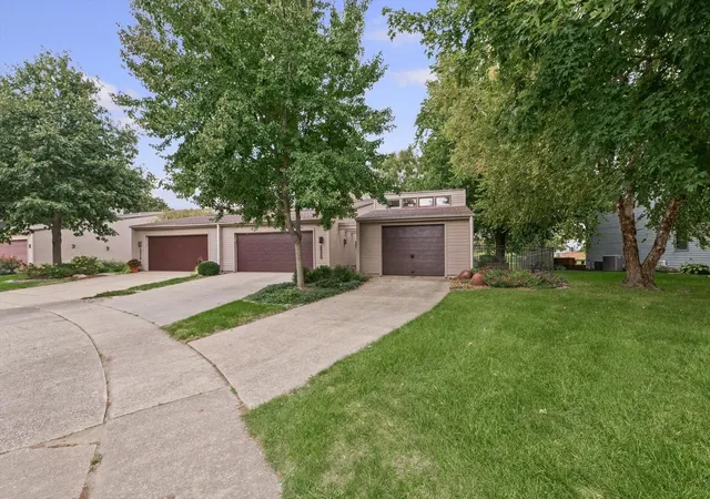 Photo 2 of Condo for sale at 2320 Briar Hl Dr #0, Champaign, IL 61822 | MLS# 12759847 | Listing updated on 2026-10-07