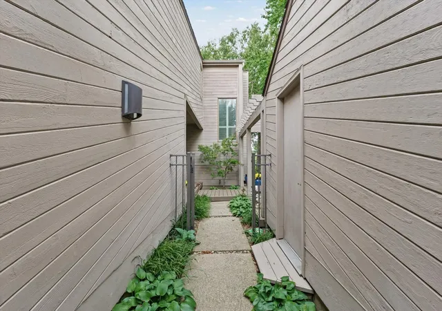 Photo 3 of Condo for sale at 2320 Briar Hl Dr #0, Champaign, IL 61822 | MLS# 12759847 | Listing updated on 2026-10-07