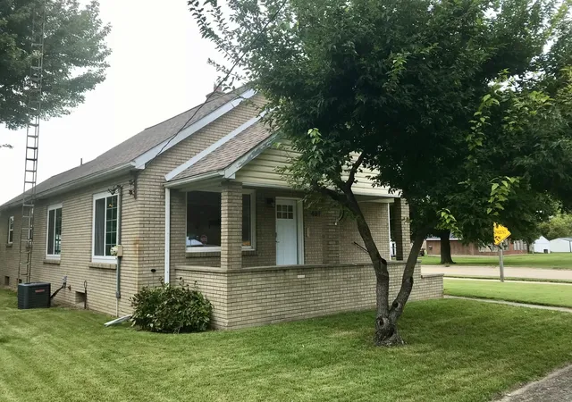 Photo 2 of Single family home for sale at 401 Oak St, Cedar Point, IL 61316 | MLS# 12759848 | Listing updated on 2026-09-20