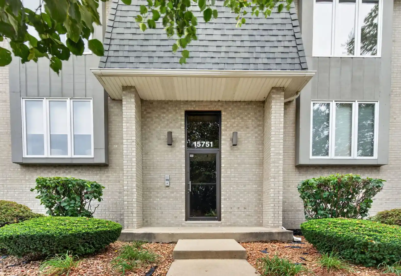 Listing Photo 2 - Condo for sale in 15751 S Ravinia Ave located at 15751 S Ravinia Ave, Orland Park, IL 60462 - Unit #2N