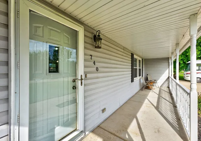 Photo 4 of Single family home for sale at 740 Timber Crk Rd, Dixon, IL 61021 | MLS# 12759859 | Listing updated on 2026-09-22