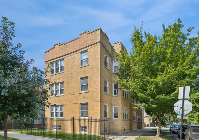 Condo for sale at 3337 W Byron St #1, Chicago, IL 60618 | MLS# 12759860