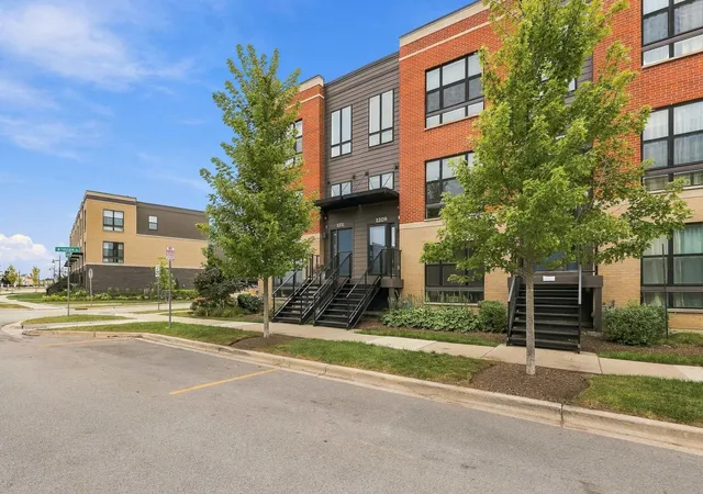 Photo 3 of Townhouse for sale at 1209 Lakepointe Dr, Schaumburg, IL 60173 | MLS# 12759868 | Listing updated on 2026-10-21
