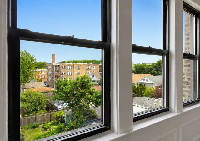 Listing Photo 5 - Condo for sale in building located at 5653 N Spaulding Ave, Chicago, IL 60659 - Unit #3E