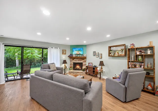 Listing Photo 4 - Condo for sale in building located at 8225 Willow Dr, Palos Hills, IL 60465 - Unit #45B