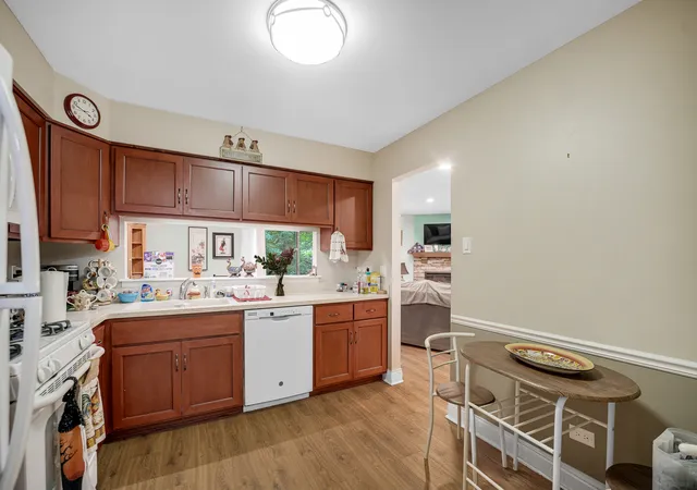 Listing Photo 5 - Condo for sale in building located at 8225 Willow Dr, Palos Hills, IL 60465 - Unit #45B