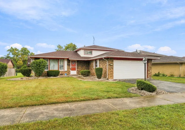 Photo 1 of Single family home for sale at 714 E 194th Street, Glenwood, IL 60425 | MLS# 12759897 | Listing updated on 2026-10-01