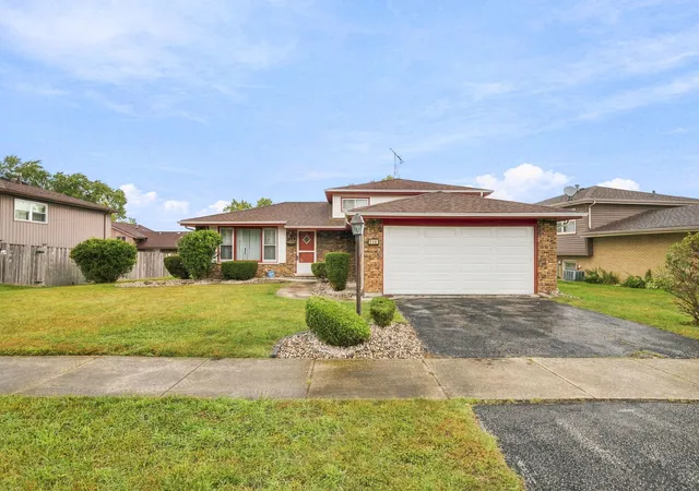 Photo 2 of Single family home for sale at 714 E 194th Street, Glenwood, IL 60425 | MLS# 12759897 | Listing updated on 2026-10-01