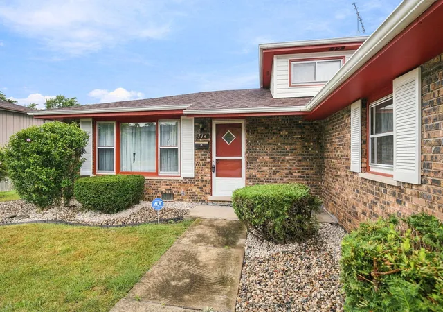 Photo 3 of Single family home for sale at 714 E 194th Street, Glenwood, IL 60425 | MLS# 12759897 | Listing updated on 2026-10-01
