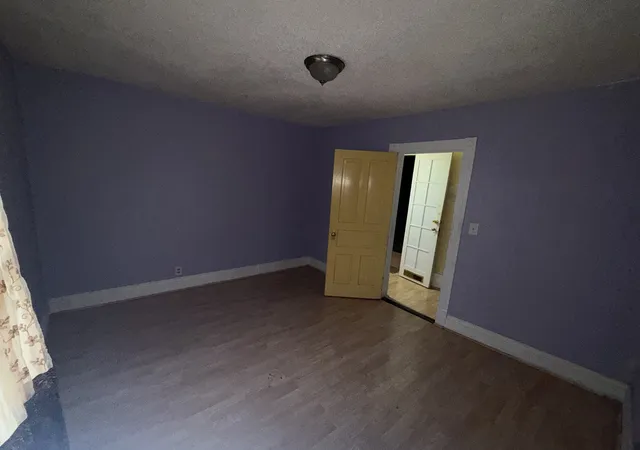 Photo 3 of Single family home for sale at 2527 Oak St, Blue Island, IL 60406 | MLS# 12759926 | Listing updated on 2026-09-21