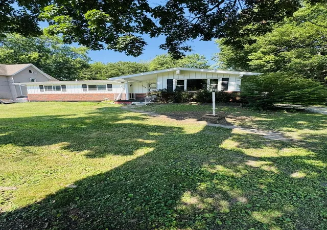 Photo 2 of Single family home for sale at 458 N West St, Galesburg, IL 61401 | MLS# 12759941 | Listing updated on 2026-10-07