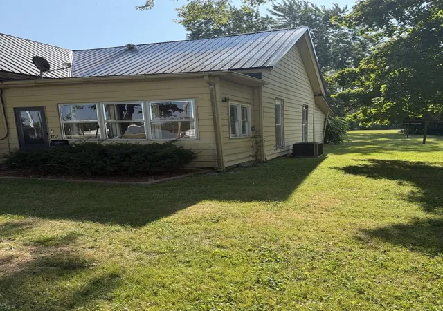 Photo 2 of Sale Pending at 702 Penina St, Pinckneyville, IL 62274 | MLS# 12759942 | Listing updated on 2026-10-03