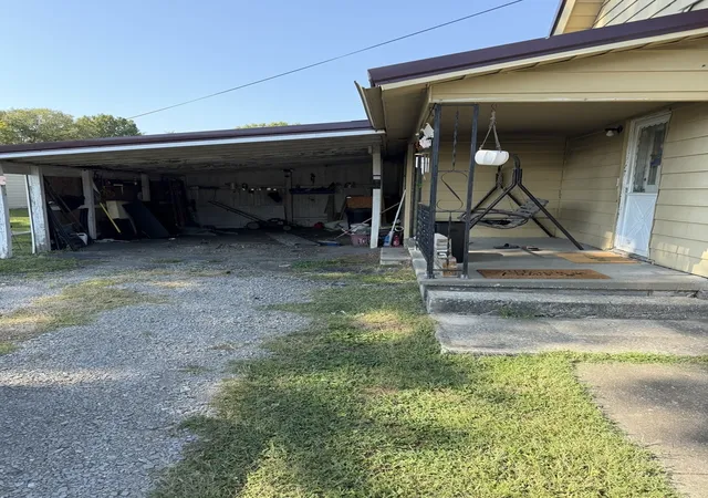 Photo 3 of Sale Pending at 702 Penina St, Pinckneyville, IL 62274 | MLS# 12759942 | Listing updated on 2026-10-03