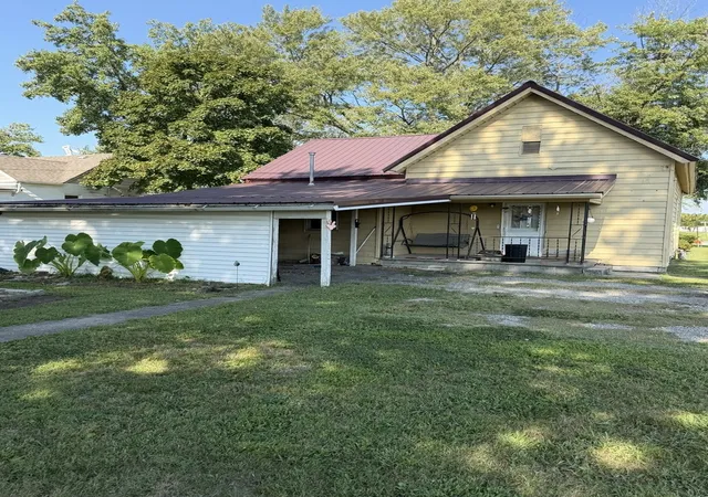 Photo 4 of Sale Pending at 702 Penina St, Pinckneyville, IL 62274 | MLS# 12759942 | Listing updated on 2026-10-03