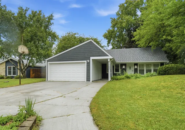 Photo 1 of Single family home for sale at 165 Arrowhead Ln, Bolingbrook, IL 60440 | MLS# 12759943 | Listing updated on 2026-09-21