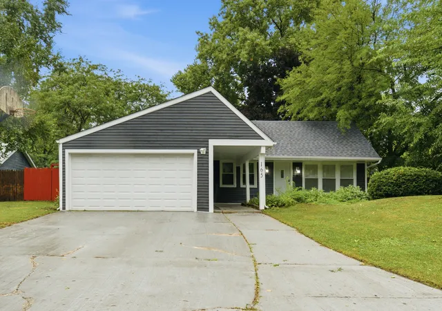 Photo 2 of Single family home for sale at 165 Arrowhead Ln, Bolingbrook, IL 60440 | MLS# 12759943 | Listing updated on 2026-09-21