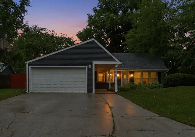 Photo 3 of Single family home for sale at 165 Arrowhead Ln, Bolingbrook, IL 60440 | MLS# 12759943 | Listing updated on 2026-09-21