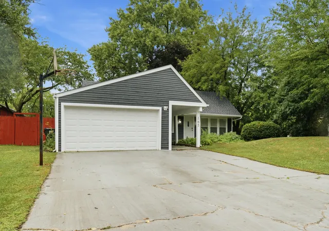 Photo 3 of Single family home for sale at 165 Arrowhead Ln, Bolingbrook, IL 60440 | MLS# 12759943 | Listing updated on 2026-09-21