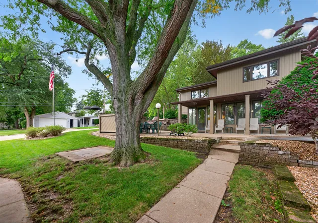 Photo 37 of Single family home for sale at 816 Sinnissippi Ave, Dixon, IL 61021 | MLS# 12759944 | Listing updated on 2026-10-03