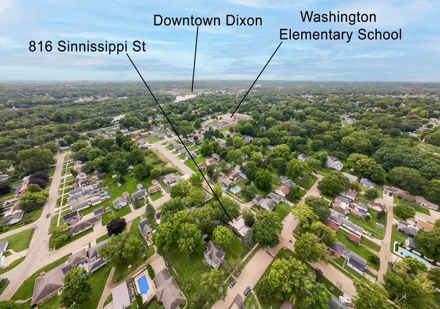 Photo 4 of Single family home for sale at 816 Sinnissippi Ave, Dixon, IL 61021 | MLS# 12759944 | Listing updated on 2026-10-03