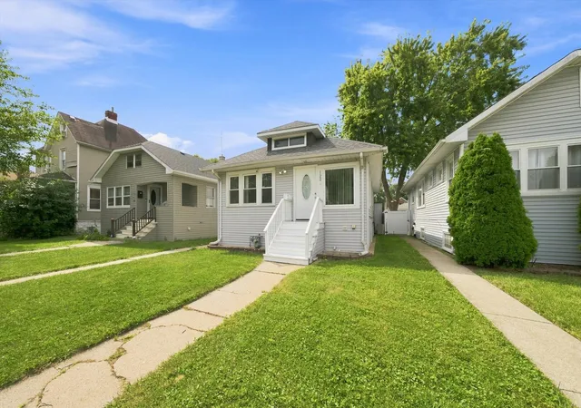 Photo 3 of Single family home for sale at 122 S 21st Avenue, Maywood, IL 60153 | MLS# 12759962 | Listing updated on 2026-09-23