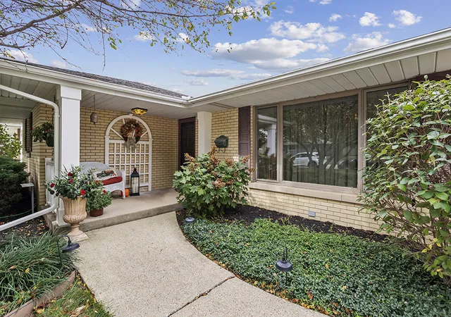 Photo 2 of Single family home for sale at 1006 Maitland Dr, Lockport, IL 60441 | MLS# 12759966 | Listing updated on 2026-09-17