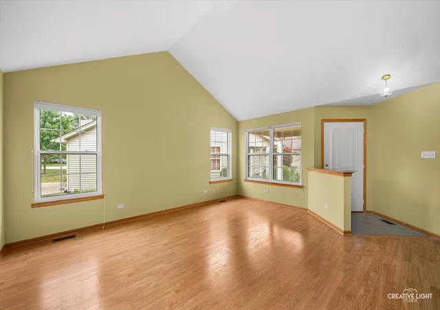 Photo 2 of Townhouse for sale at 1020 Duran Ct, Joliet, IL 60431 | MLS# 12759967 | Listing updated on 2026-09-23