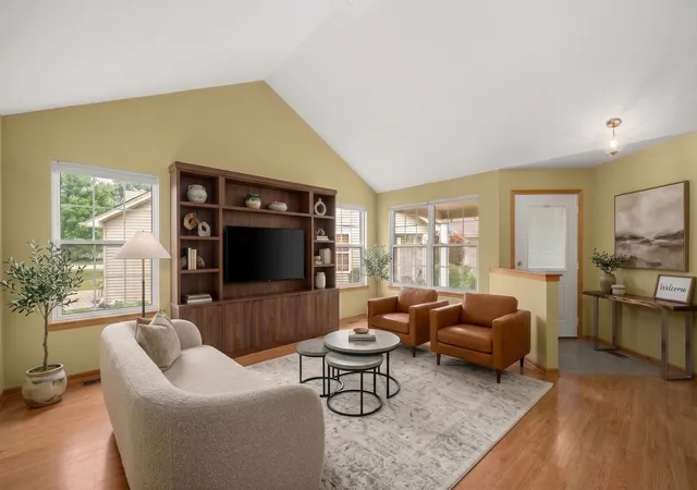 Photo 3 of Townhouse for sale at 1020 Duran Ct, Joliet, IL 60431 | MLS# 12759967 | Listing updated on 2026-09-23