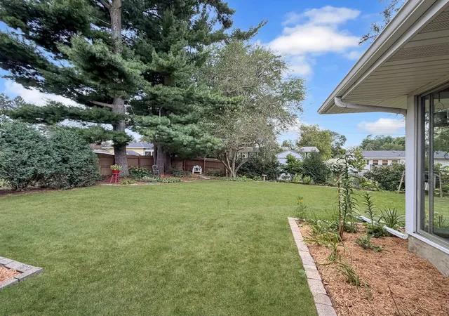 Photo 2 of Single family home for sale at 1353 Empire Ct, Freeport, IL 61032 | MLS# 12759969 | Listing updated on 2026-09-23