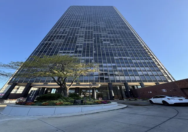 Condo for sale at 5415 N Sheridan Rd #812, Chicago, IL 60640 | MLS# 12759976
