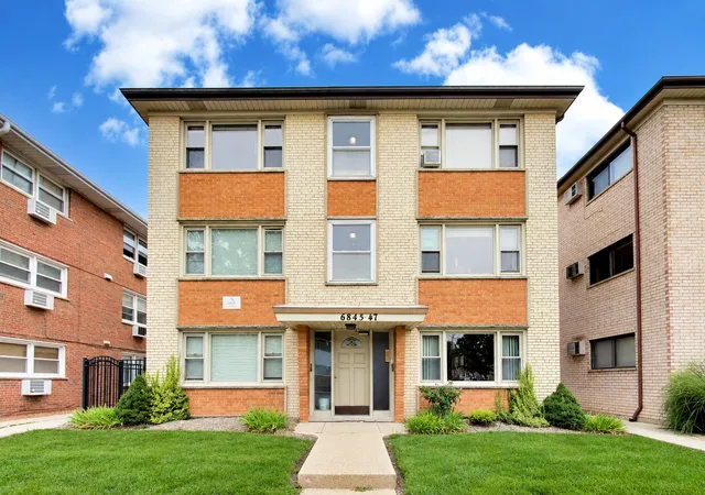 Photo 1 of Townhouse for sale at 6845 N Northwest Hwy #1E, Chicago, IL 60631 | MLS# 12759981 | Listing updated on 2026-09-16