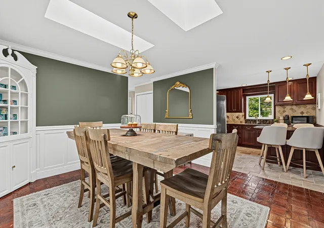 Photo 3 of Single family home for sale at 28 Ashlawn Ave, Oswego, IL 60543 | MLS# 12760012 | Listing updated on 2026-10-01