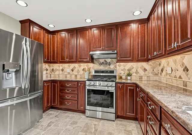 Photo 3 of Single family home for sale at 28 Ashlawn Ave, Oswego, IL 60543 | MLS# 12760012 | Listing updated on 2026-10-01