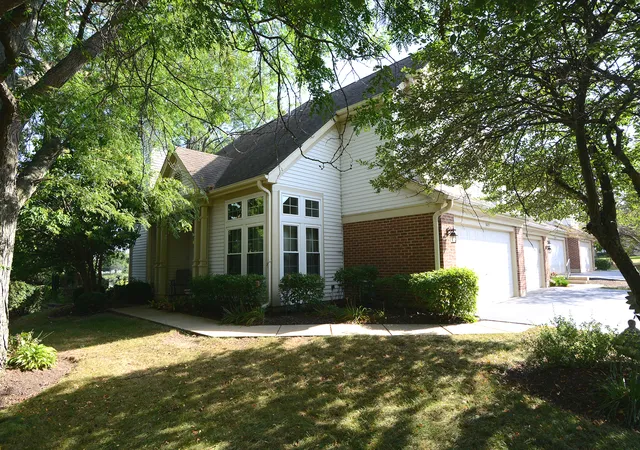 Photo 2 of Townhouse for sale at 1633 Penny Ln, Crystal Lake, IL 60014 | MLS# 12760028 | Listing updated on 2026-09-30