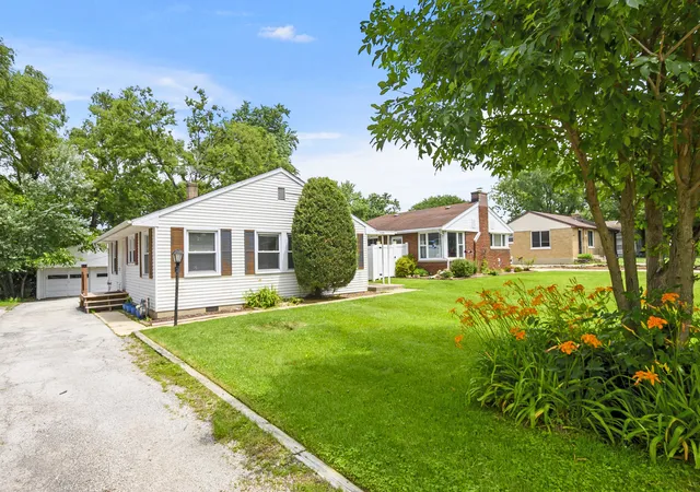 Single family home for sale at 11132 Parker St, Mokena, IL 60448 | MLS# 12760035