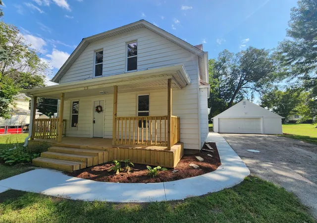 Photo 1 of Single family home for sale at 211 N Hickory St, Wenona, IL 61377 | MLS# 12760046 | Listing updated on 2026-09-26