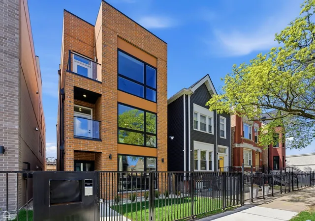 Photo 1 of Condo for sale at 4132 S Calumet Ave #201, Chicago, IL 60653 | MLS# 12760048 | Listing updated on 2026-09-24