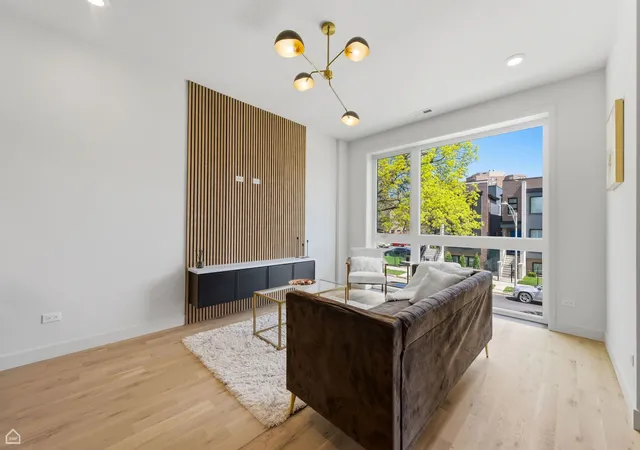 Photo 4 of Condo for sale at 4132 S Calumet Ave #201, Chicago, IL 60653 | MLS# 12760048 | Listing updated on 2026-09-24