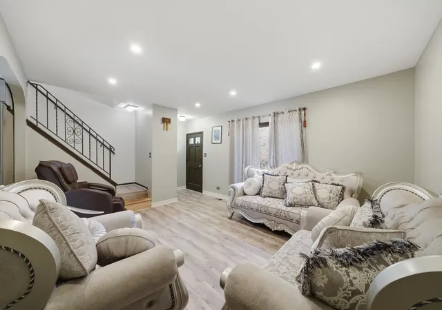 Photo 3 of Townhouse for sale at 20 Ottawa Ct, Justice, IL 60458 | MLS# 12760055 | Listing updated on 2026-09-21
