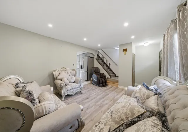 Photo 4 of Townhouse for sale at 20 Ottawa Ct, Justice, IL 60458 | MLS# 12760055 | Listing updated on 2026-09-21
