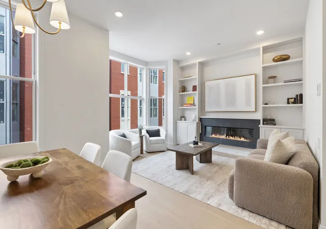Photo 4 of Townhouse for sale at 2333 N Cambridge Ave #D, Chicago, IL 60614 | MLS# 12760059 | Listing updated on 2026-09-15