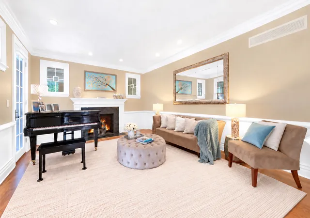 Photo 3 of Mansion for sale at 427 W Walnut St, Hinsdale, IL 60521 | MLS# 12760060 | Listing updated on 2026-09-27