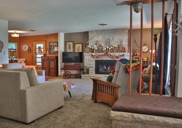 Photo 3 of Single family home for sale at 2330 Oak St, Quincy, IL 62301 | MLS# 12760078 | Listing updated on 2026-09-23