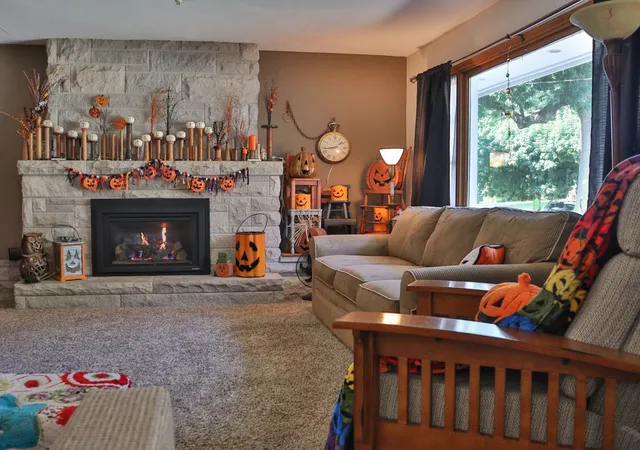 Photo 3 of Single family home for sale at 2330 Oak St, Quincy, IL 62301 | MLS# 12760078 | Listing updated on 2026-09-23
