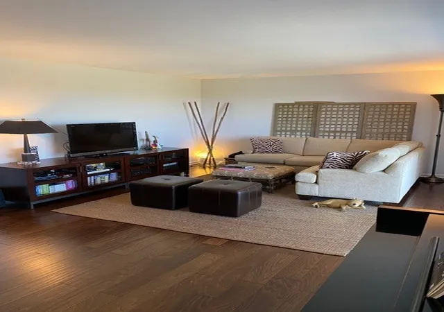 Photo 3 of Condo for sale at 6833 N Kedzie Ave #914, Chicago, IL 60645 | MLS# 12760084 | Listing updated on 2026-09-22